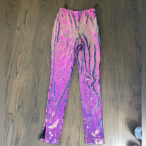 Forever 21 Pants - Fun sequin leggings! Stretch waist & zipper ankles- super cute and unique !!
